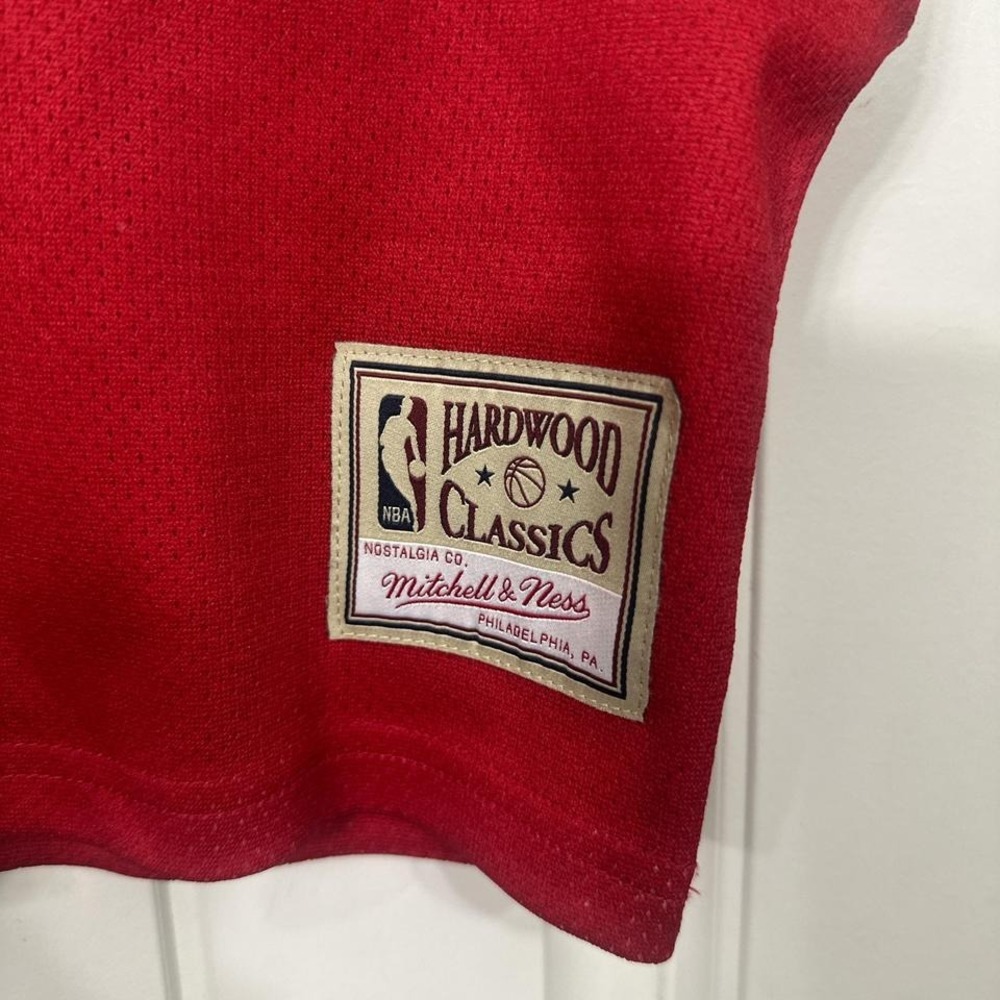 Chicago Bulls Mitchell & Ness red cropped mesh jersey tank. XS - Picture 5 of 6